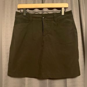 Eddie Baurer black hiking skirt